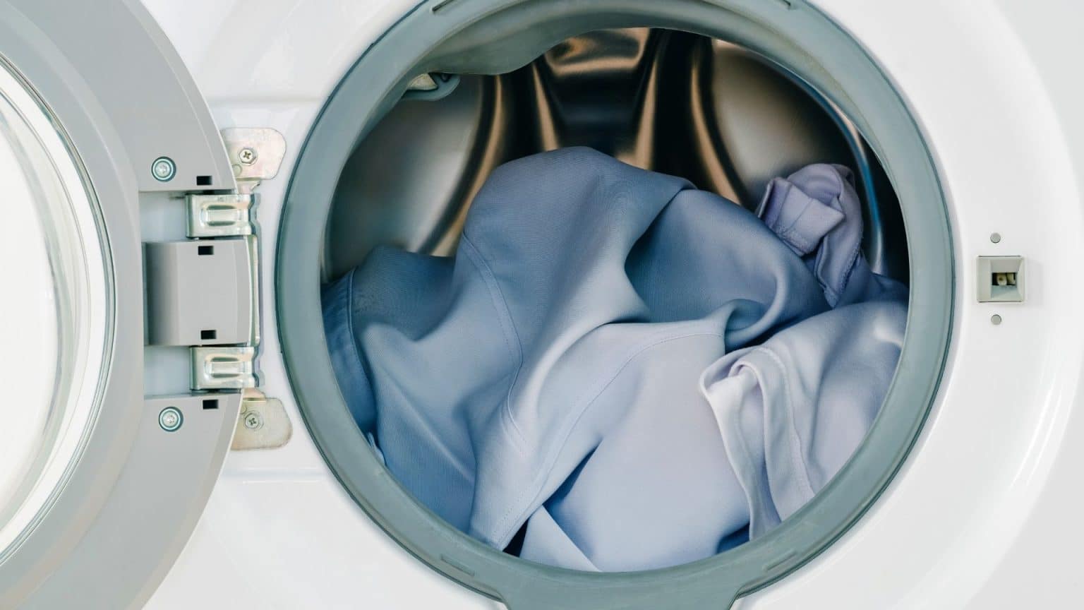 How much water does a washing machine use?